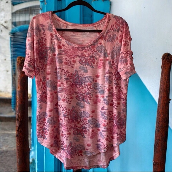 Floral Pink Women's Top with cut out short sleeves  large floral frenzy - Picture 1 of 6